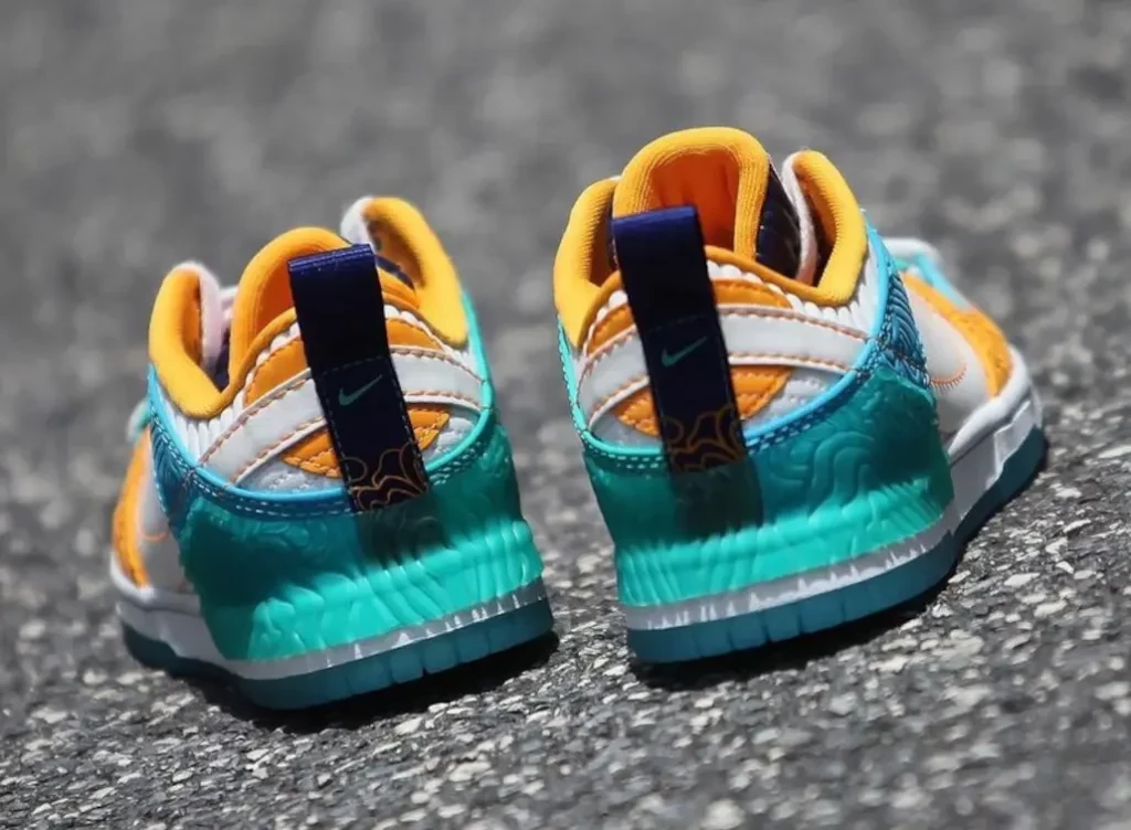 SWDC Nike Dunk Low Disrupt 2 DX4220-100 | Dead Stock