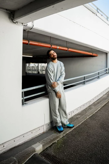 Air Max Plus 3 Laser Blue Lookbook Shoot mit Lenny im Parkhaus