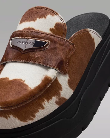 Air Jordan Mule Cow Print Upper Details