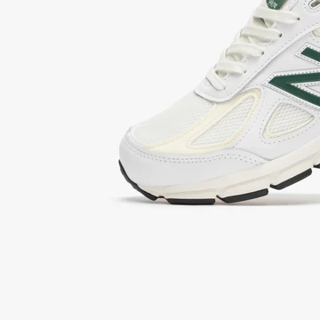 New Balance 990v4 White Green Motion vorne