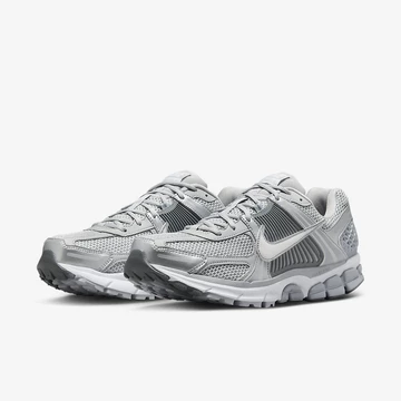 Nike Zoom Vomero 5 Cool Grey von der Seite