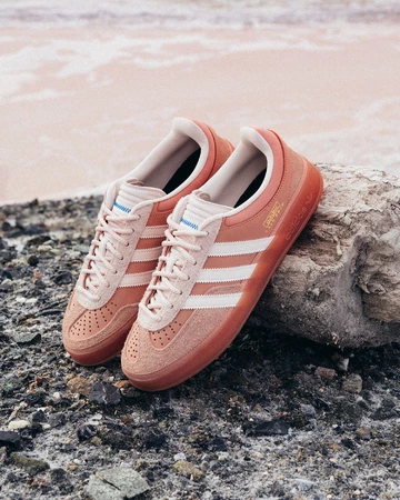 Bad Bunny X adidas Gazelle Cabo Rojo schräg