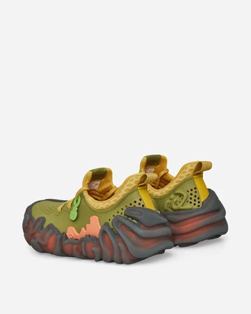 Salehe Bembury x Crocs Juniper Sudd schräg von hinten