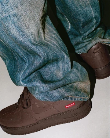 Supreme Air Force 1 Low Brown on Feet