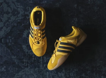 Bad Bunny x adidas Ballerina Bold Gold Lookbook schwarzer Hintergrund Paar von Oben und von der Seite