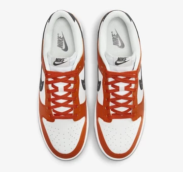 Dunk Low Starry Swoosh Orange on oben