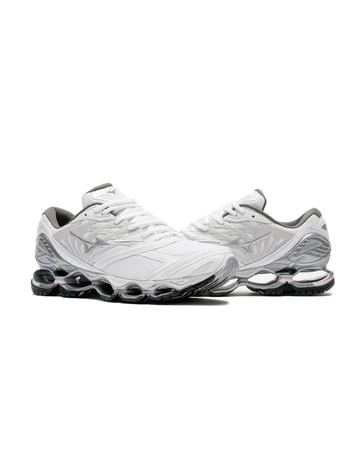 Der Mizuno Wave Prophecy LS White Silver D1GA333702 seitlich auf weissem Hintergrund