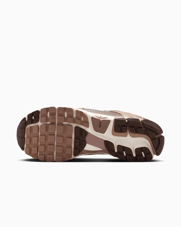 DDie Sohle des Nike Zoom Vomero 5 Dusted Clay