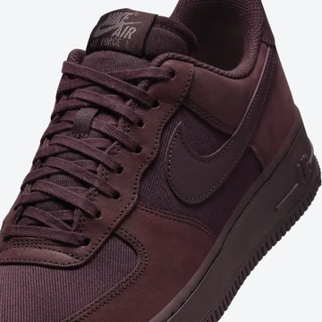 Air Force 1 Low Premium Burgundy Crush Detail Zunge