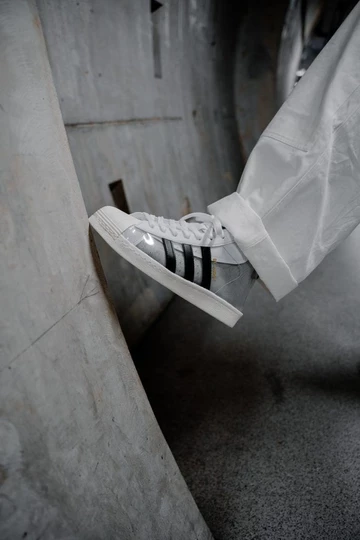 adidas Blondey Pro Model ADV Christopher hat den Schuh am Fuß