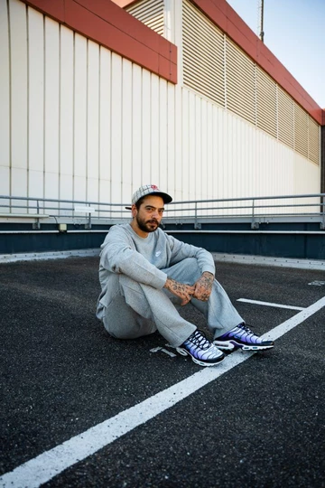 Air Max Plus Reverse Grape - Lookbook (1)