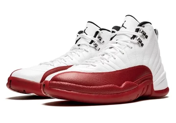 Jordan 12 Cherry schräg