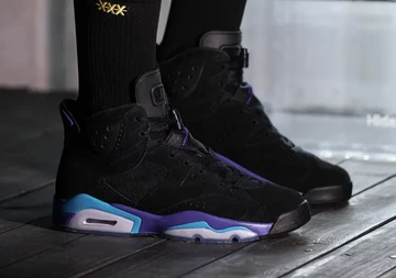 Jordan 6 Aqua On Feet seitlich
