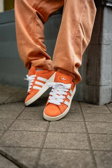 Campus 00s amber Tint - On Feet (2)