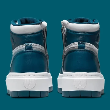 Jordan 1 Elevate Sky J French Blue von hinten