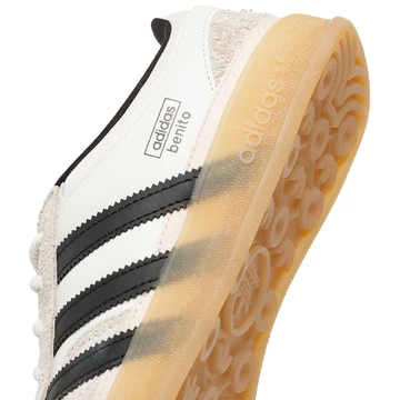Details des Bad Bunny adidas Gazelle Indoor White