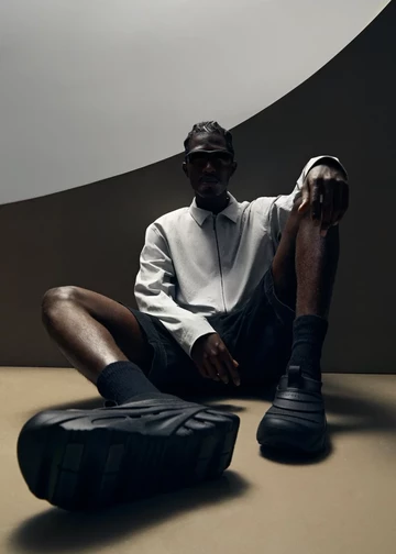 Crocs Echo Storm Black Ice Lookbook Shoot von Kith