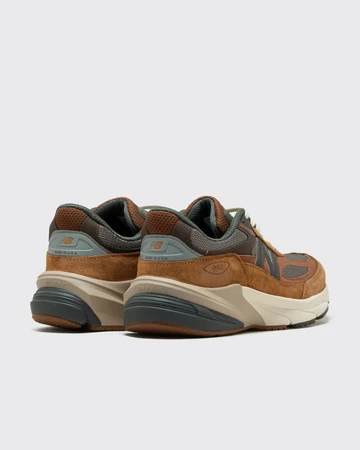 Carhartt WIP New Balance 990v6 von Hinten