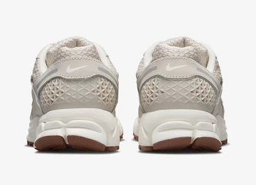 Nike Vomero 5 Light Orewood Brown von Hinten