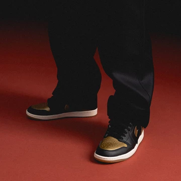 Jordan 1 High Black Metallic Gold Mood 2
