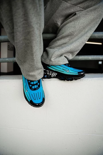 Air Max Plus 3 Laser Blue am Fuß