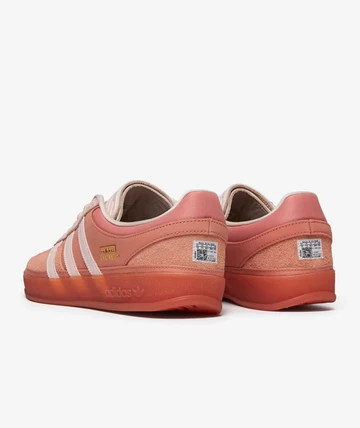 Bad Bunny X adidas Gazelle Cabo Rojo schräg