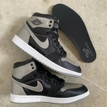 Jordan 1 High Satin Shadow Außen und Innenseite mit Eingelegesohle