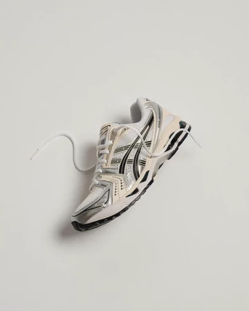 ASICS Gel Kayano 14 White Midnight shooting auf canvas von oben