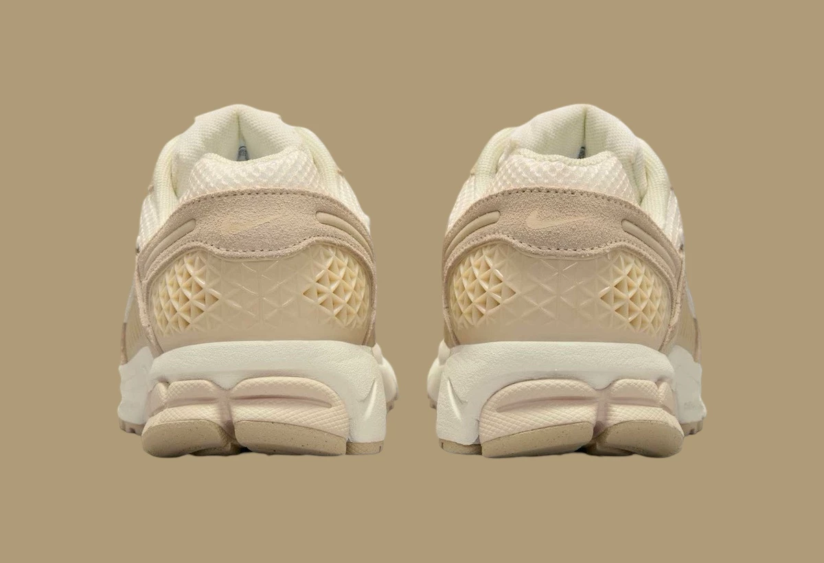 Nike Zoom Vomero 5 Beach Sail HQ0458-200 | Dead Stock