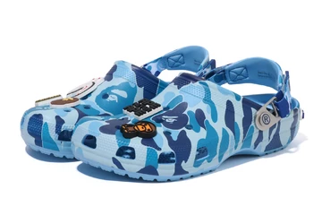 BAPE x Crocs Clog Blau Außenseite