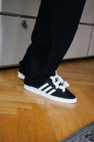 Jeremy Scott adidas Campus am Fuß