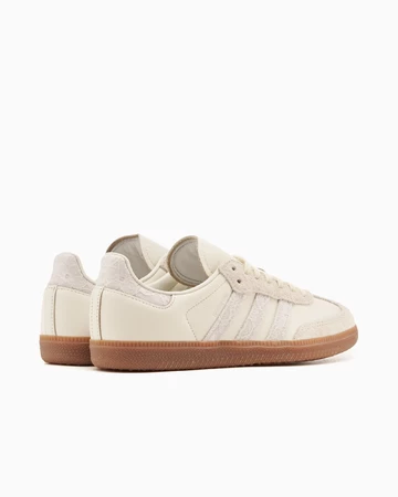 Naked x adidas Crystal White Samba OG schräg von hinten