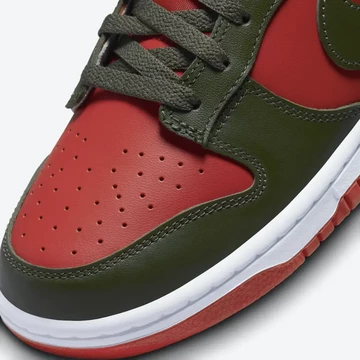 Dunk Low Mystic Red Cargo Khaki Detail Toebox
