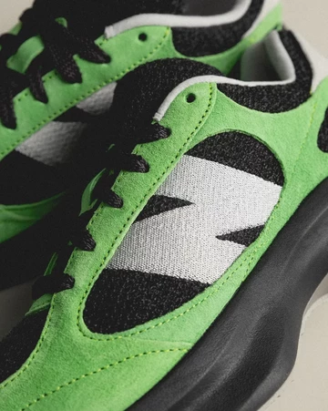 New Balance Warped Runner Green Detail Logo