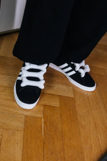 Jeremy Scott adidas Campus am Fuß