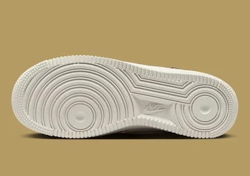 Air Force 1 Low Gold Swooshes sohle