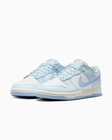 Dunk Low Next Nature Blue Tint schräg