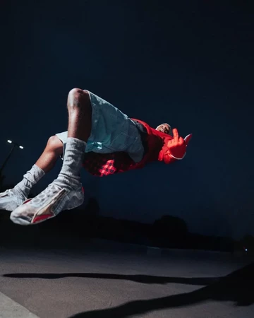 ASAP Rocky Creative Director bei PUMA - ASAP Rocky fliegt durch die Luft in Puma Sneakern