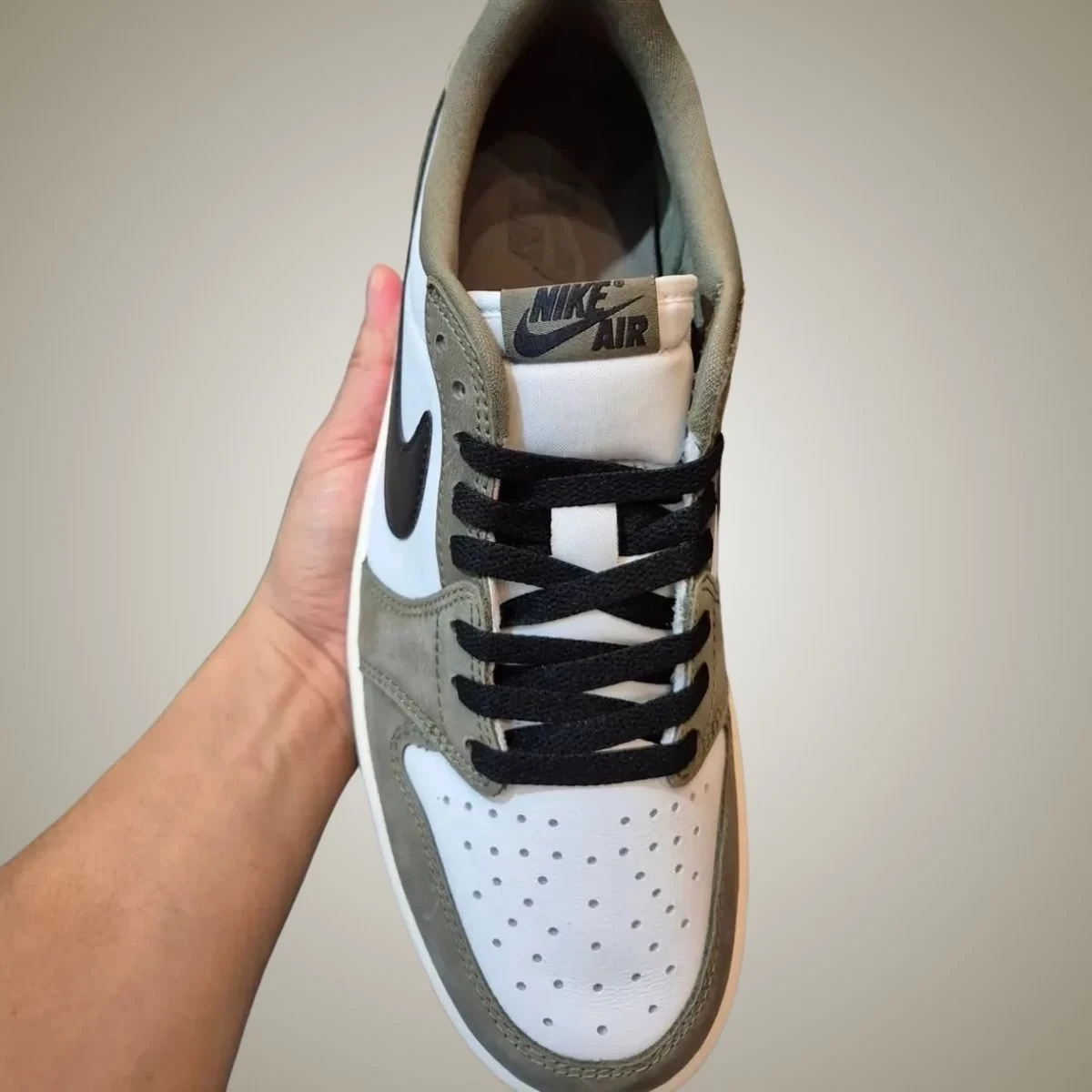 Air Jordan 1 Low OG Medium Olive HQ6998-200 | Dead Stock