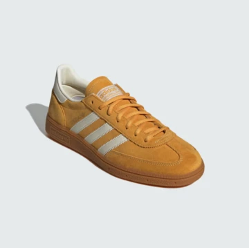 adidas Handball Spezial Preloved Yellow leicht schräg von vorne