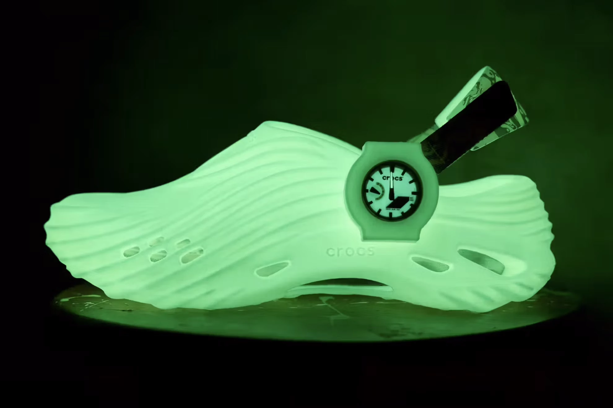 G-SHOCK x Crocs Echo Wave White Bundle 211110-90H | Dead Stock
