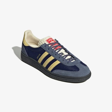 SNS x adidas GT II Berlin schräg seitlich