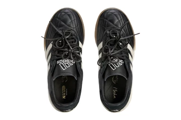 Maha x Naked x adidas Samba Pack Paar von oben