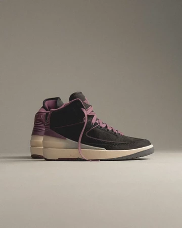 Jordan 2 Off Noir Mauve Lookbook seitlich von Hinten