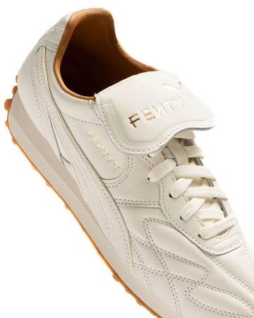 Fenty x Puma Avanti Warm White Pack Warm White Detail Zunge