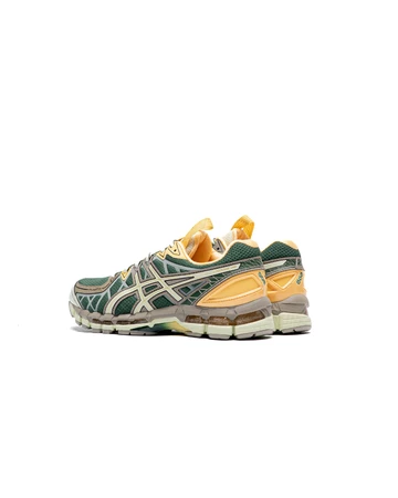 Kiko Kostadinov x ASICS UB10-S Gel-Kayano 20 Pack Green Paar schräg von hinten