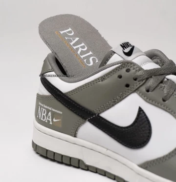 Dunk Low NBA Paris Neutral Olive - Ferse Detail + Sohle