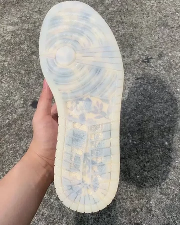 Chris Paul Jordan 1 Low OG Light Cream Sail In Hand Sohle