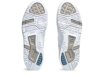 Charlotte Cardin Asics EX89 Sohle