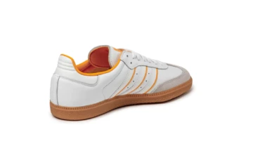 adidas Samba Footwear White Pack White Yellow Paar leicht schräg von hinten
